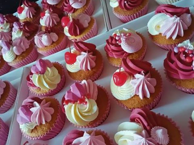 cub-cakes-cakesickles (14)-kireth-ai
